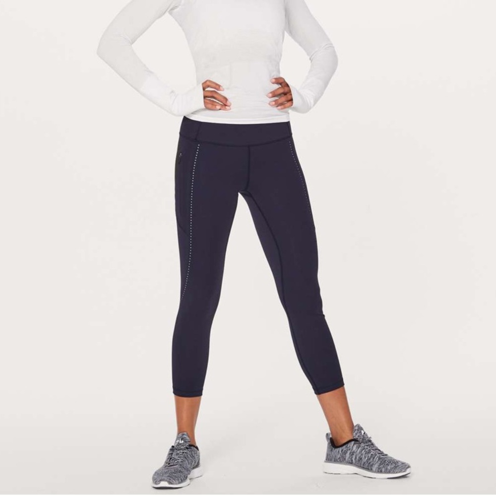 LULULEMON Extra Mile Crop Leggings Reflective Size 4 Navy